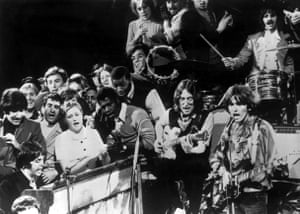 Los Beatles interpretando a Hey Jude en el David Frost Show, 1968